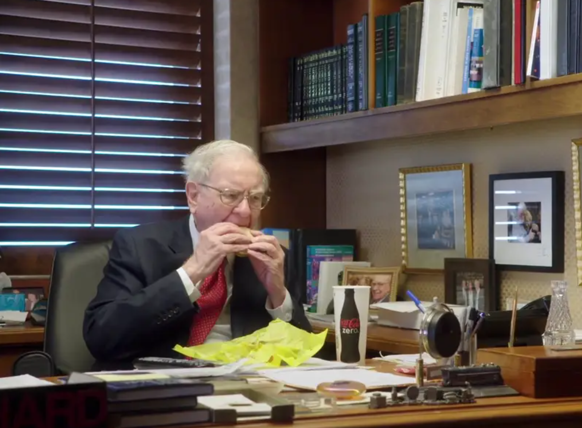 Warren Buffett enjoys a Mcdonald’s meal.